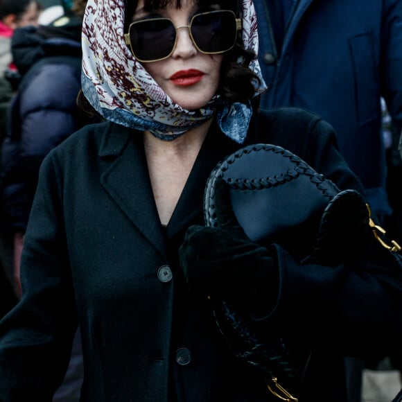 Isabelle Adjani - Arrivées au défilé Dior Femme Automne/Hiver 2022/2023 lors de la Fashion Week de Paris, France, le 1er mars 2022. © Veeren-Clovis/Bestimage 