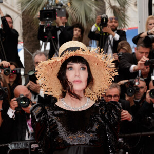 Isabelle Adjani - Montée des marches du film "La belle époque" lors du 72ème Festival International du Film de Cannes. Le 20 mai 2019 © Jacovides-Moreau / Bestimage 