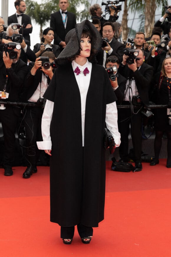 Isabelle Adjani - Montée des marches du film " Les Amandiers " lors du 75ème Festival International du Film de Cannes. Le 22 mai 2022 © Olivier Borde / Bestimage 