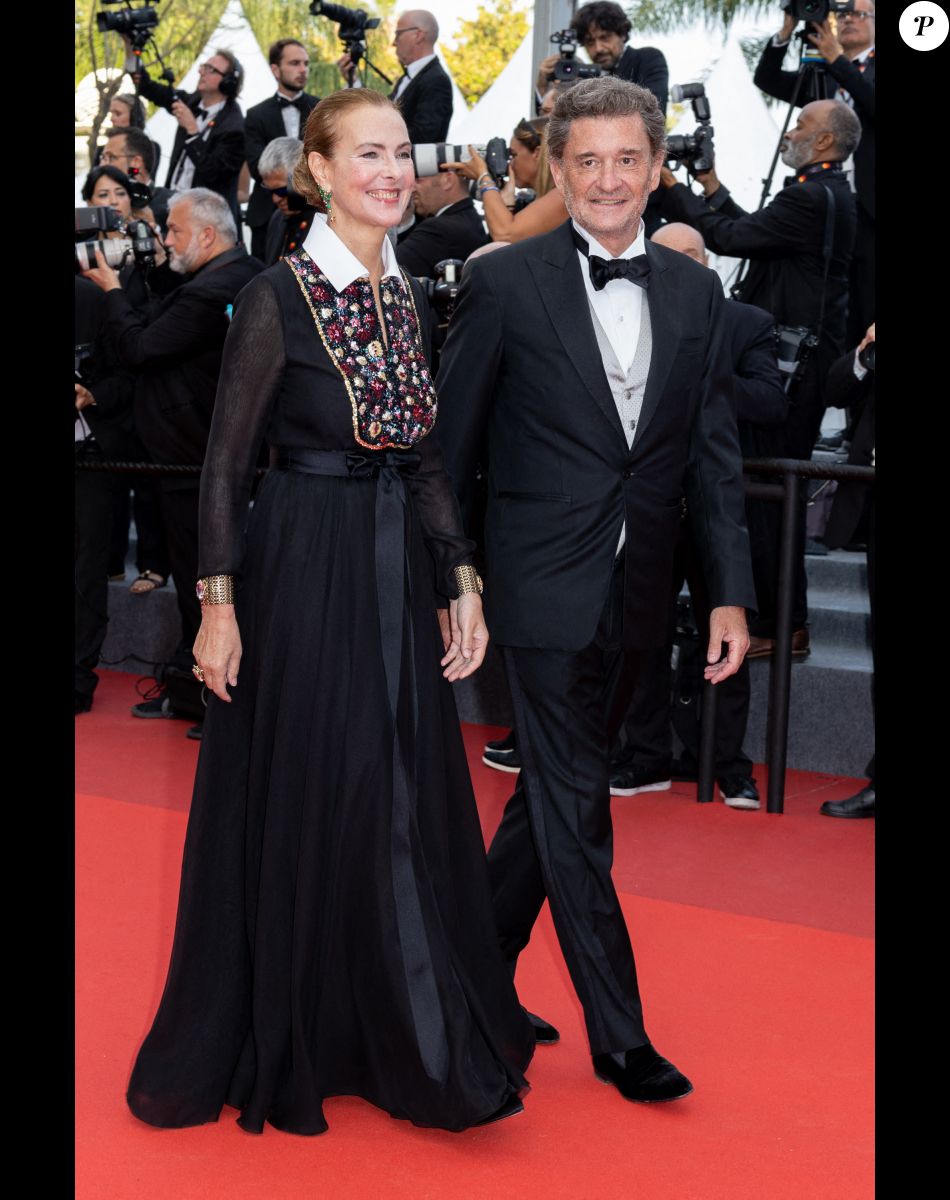 Carole Bouquet et son compagnon Philippe Sereys de Rothschild - Montée des marches pour la cérémonie de clôture du 75ème Festival International du Film de Cannes. Le 28 mai 2022 © Olivier Borde / Bestimage