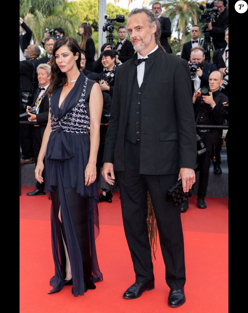 Anna Mouglalis et son compagnon - Montée des marches pour la cérémonie de clôture du 75ème Festival International du Film de Cannes. Le 28 mai 2022 © Olivier Borde / Bestimage