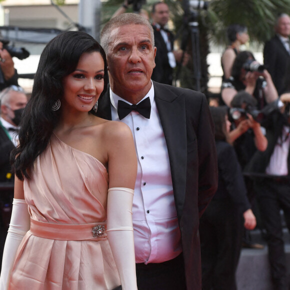 Samy Naceri et sa compagne Athéna - Montée des marches pour la cérémonie de clôture du 75ème Festival International du Film de Cannes. Le 28 mai 2022 © Giancarlo Gorassini / Bestimage