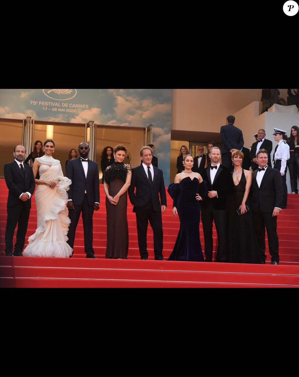 Asghar Farhad, Deepika Padukonei, Ladj Ly, Jasmine Trinca, Vincent Lindon (Président du jury), Noomi Rapace, Joachim Trier, Rebecca Hall, Jeff Nichols - Montée des marches pour la cérémonie de clôture du 75ème Festival International du Film de Cannes. Le 28 mai 2022 © Giancarlo Gorassini / Bestimage