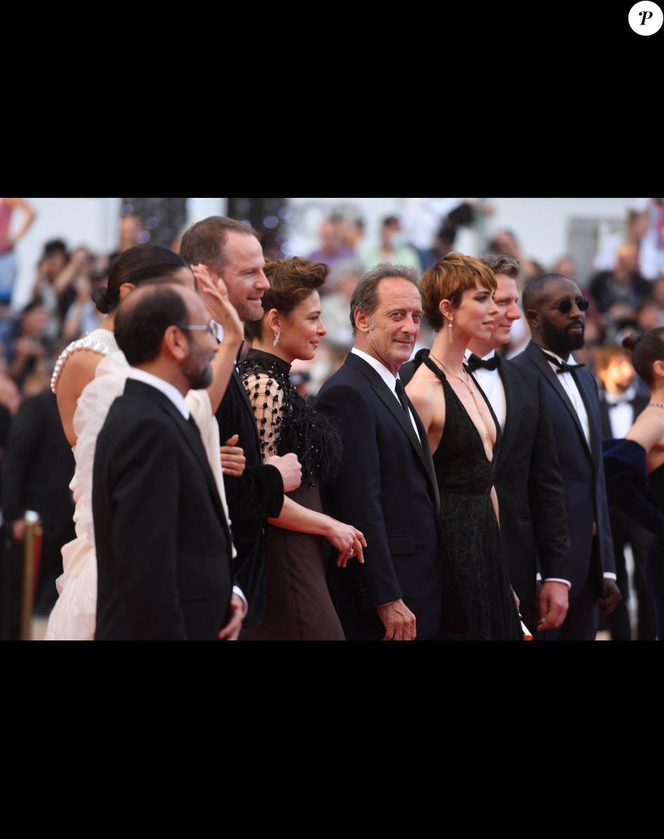 Asghar Farhad, Deepika Padukonei, Joachim Trier, Jasmine Trinca, Vincent Lindon (Président du jury), Rebecca Hall, Jeff Nichols, Ladj Ly, Noomi Rapace - Montée des marches pour la cérémonie de clôture du 75ème Festival International du Film de Cannes. Le 28 mai 2022 © Giancarlo Gorassini / Bestimage