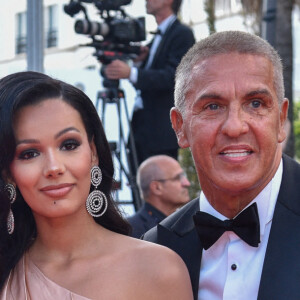 Samy Naceri et sa compagne Athéna - Montée des marches pour la cérémonie de clôture du 75ème Festival International du Film de Cannes. Le 28 mai 2022 © Giancarlo Gorassini / Bestimage