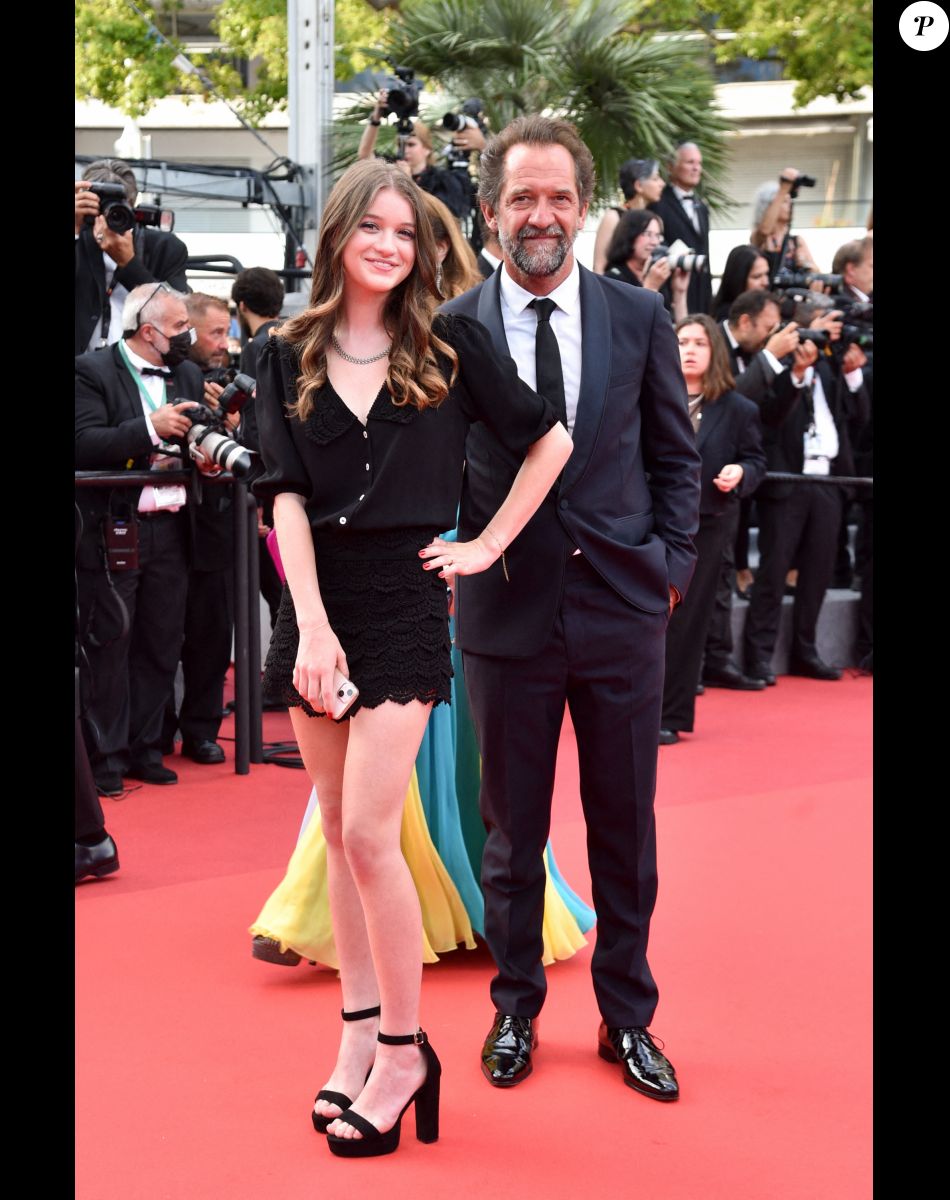 Guest, Stéphane de Groodt - Montée des marches pour la cérémonie de clôture du 75ème Festival International du Film de Cannes. Le 28 mai 2022 © Giancarlo Gorassini / Bestimage