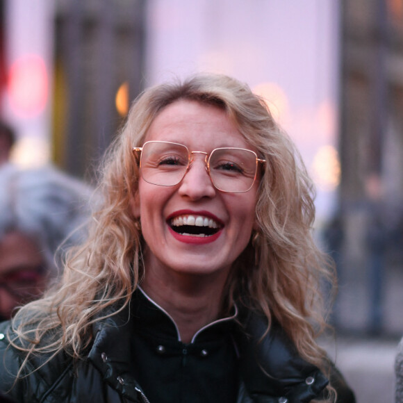 Alexandra Lamy au vernissage de l'exposition photos "Libres et égales" à l'occasion de la journée internationale des droits des femmes sur les grilles de la cour d'appel à Paris, France, le 6 mars 2020. © Rachid Bellak/Bestimage 