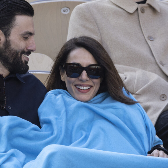 Sofia Essaïdi et son compagnon Adrien Galo - People dans les tribunes lors des Internationaux de France de Tennis de Roland Garros 2022 à Paris le 29 mai 2022. © Cyril Moreau/Bestimage