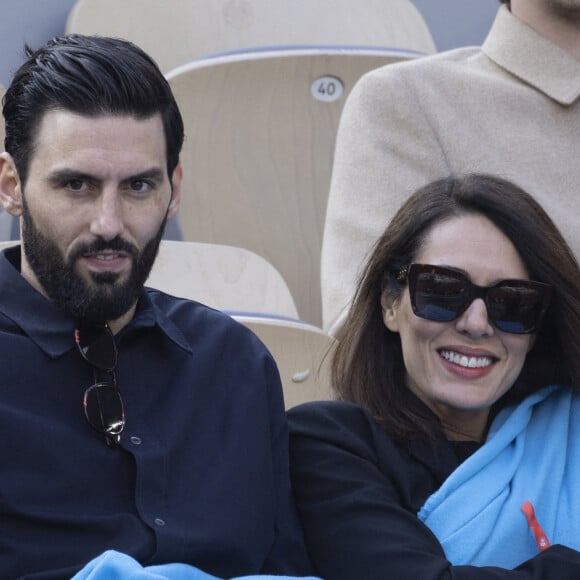 Sofia Essaïdi et son compagnon Adrien Galo - People dans les tribunes lors des Internationaux de France de Tennis de Roland Garros 2022 à Paris le 29 mai 2022. © Cyril Moreau/Bestimage