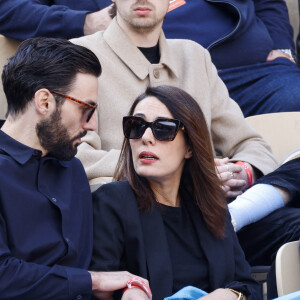 Sofia Essaïdi et son compagnon Adrien Galo - People dans les tribunes lors des Internationaux de France de Tennis de Roland Garros 2022 à Paris le 29 mai 2022. © Cyril Moreau/Bestimage