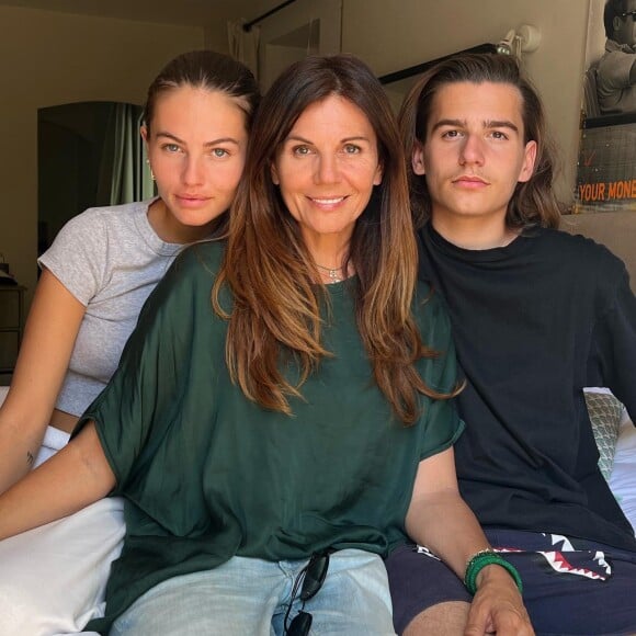 Veronika Loubry en compagnie de ses enfants Thylane et Ayrton Blondeau le 29 mai 2022.