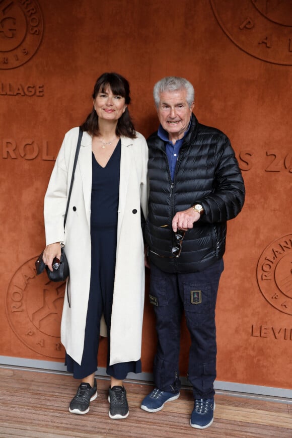 Claude Lelouch et sa compagne Valérie Perrin au village (jour 10) lors des Internationaux de France de Tennis de Roland Garros 2022 à Paris, France, le 31 mai 2022. © Dominique Jacovides/Bestimage 