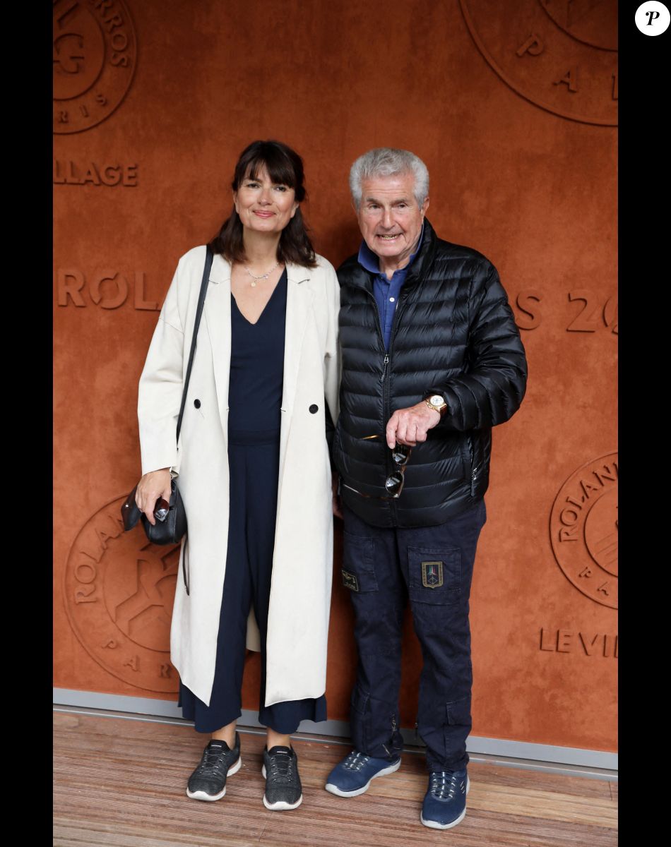 Claude Lelouch et sa compagne Valérie Perrin au village (jour 10) lors des Internationaux de France de Tennis de Roland Garros 2022 à Paris, France, le 31 mai 2022. © Dominique Jacovides/Bestimage