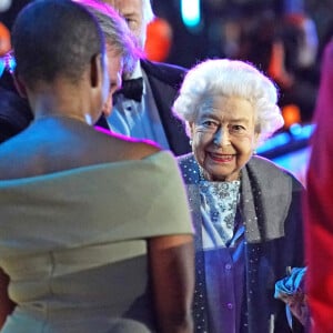 La reine Elisabeth II d'Angleterre quitte la cérémonie de son jubilé de platine au Royal Horse Show à Windsor le 15 mai 2022. 