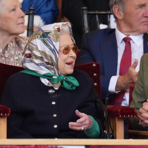 La reine Elisabeth II d'Angleterre assiste au "Royal Windsor Horse Show" à Windsor en présence du prince Edward, duc de Kent, et de sa femme, Sophie Rhys-Jones, comtesse de Wessex, Royaume Uni, le 13 mai 2022. .
