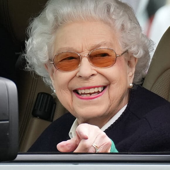 La reine Elisabeth II d'Angleterre assiste au "Royal Windsor Horse Show" à Windsor en présence du prince Edward, duc de Kent, et de sa femme, Sophie Rhys-Jones, comtesse de Wessex, Royaume Uni, le 13 mai 2022. 