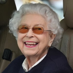 La reine Elisabeth II d'Angleterre assiste au "Royal Windsor Horse Show" à Windsor en présence du prince Edward, duc de Kent, et de sa femme, Sophie Rhys-Jones, comtesse de Wessex, Royaume Uni. 