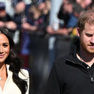 Le prince Harry et Meghan Markle assistent à la finale d'athlétisme, au deuxième jour des Invictus Games 2020 à La Haye, le 17 avril 2022.