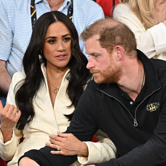 Le prince Harry et Meghan Markle assistent à la finale d'athlétisme, au deuxième jour des Invictus Games à La Haye.