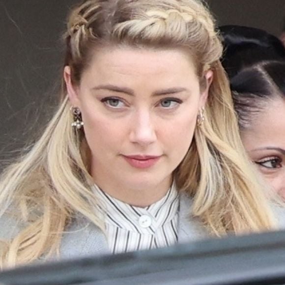 Amber Heard termine une autre journée lors de son procès intenté par son ex au palais de justice de Fairfax, Virginie, Etats-Unis, le 27 mai 2022. 