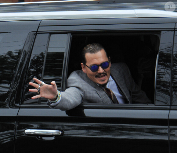 Johnny Depp à la sortie du tribunal de Fairfax, le 26 mai 2022.