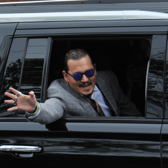 Johnny Depp à la sortie du tribunal de Fairfax, le 26 mai 2022.