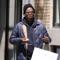 Exclusif - Chris Rock a fait du shopping chez "Apple" à New York, le 9 mai 2022.