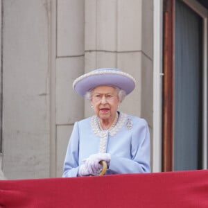 Elizabeth II et le prince Edward, duc de Kent - La famille royale au balcon lors de la parade militaire "Trooping the Colour" dans le cadre de la célébration du jubilé de platine de la reine Elizabeth II à Londres le 2 juin 2022. 