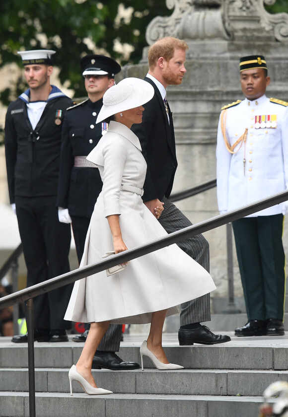 Le prince Harry, duc de Sussex et Meghan Markle, duchesse de Sussex - Les membres de la famille royale et les invités lors de la messe célébrée à la cathédrale Saint-Paul de Londres, dans le cadre du jubilé de platine (70 ans de règne) de la reine Elisabeth II d'Angleterre. Londres, le 3 juin 2022. 