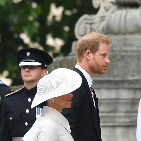 Le prince Harry, duc de Sussex et Meghan Markle, duchesse de Sussex - Les membres de la famille royale et les invités lors de la messe célébrée à la cathédrale Saint-Paul de Londres, dans le cadre du jubilé de platine (70 ans de règne) de la reine Elisabeth II d'Angleterre. Londres, le 3 juin 2022. 