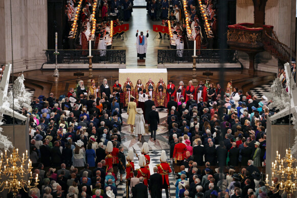 Les membres de la famille royale et les invités lors de la messe célébrée à la cathédrale Saint-Paul de Londres, dans le cadre du jubilé de platine (70 ans de règne) de la reine Elisabeth II d'Angleterre. Londres, le 3 juin 2022. 