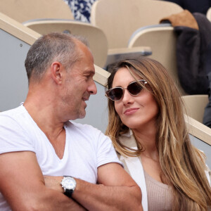 Roger Erhart et sa compagne Delphine Wespiser, Miss France 2012 - Célébrités dans les tribunes des internationaux de France de Roland Garros à Paris le 31 mai 2022. © Cyril Moreau - Dominique Jacovides/Bestimage 