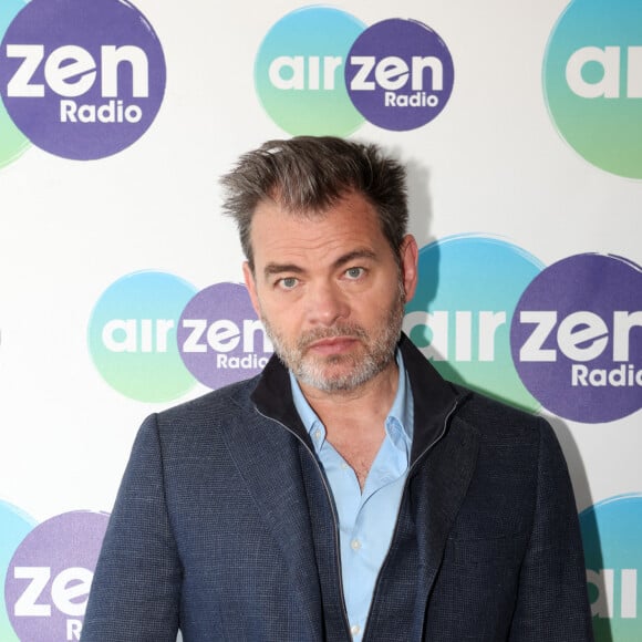 Clovis Cornillac dans les studios AirZen Radio à Bordeaux, le 26 avril 2022, pour la présentation du film"C'est magnifique". © Jean-Marc Lhomer / Bestimage