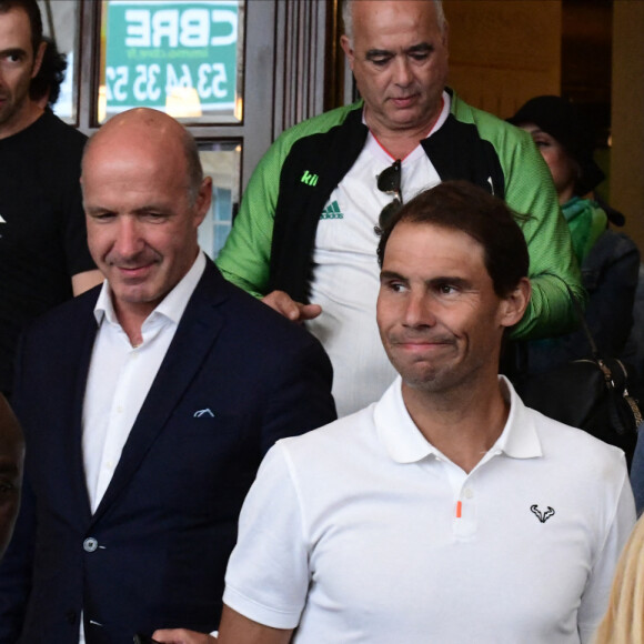 Rafael Nadal - Rafael Nadal et son clan quittent le Grand Hôtel à Paris pour rejoindre le Bourget et prendre un jet privé au lendemain de sa 14 ème victoire à Roland-Garros. Paris le 6 juin 2022