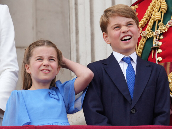 La princesse Charlotte et le prince George de Cambridge - Les membres de la famille royale regardent le défilé Trooping the Colour depuis un balcon du palais de Buckingham à Londres lors des célébrations du jubilé de platine de la reine le 2 juin 2022.