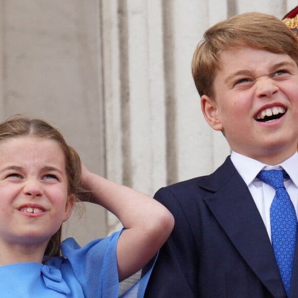 La princesse Charlotte et le prince George de Cambridge - Les membres de la famille royale regardent le défilé Trooping the Colour depuis un balcon du palais de Buckingham à Londres lors des célébrations du jubilé de platine de la reine le 2 juin 2022.