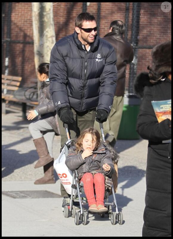 Hugh Jackman et sa fille Ava Eliot dans les rues de New York le 1er février 2010