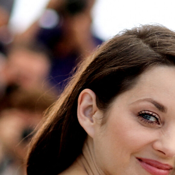 Marion Cotillard au photocall de "Brother And Sister (frère et soeur)" lors du 75ème Festival International du Film de Cannes, le 21 mai 2022. © Dominique Jacovides/Bestimage 