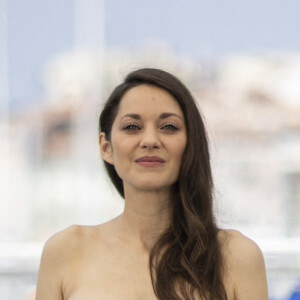 Marion Cotillard au photocall de "Brother And Sister (frère et soeur)" lors du 75ème Festival International du Film de Cannes, le 21 mai 2022. © Cyril Moreau/Bestimage 