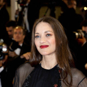 Marion Cotillard - Montée des marches du film " Frère et Soeur " lors du 75ème Festival International du Film de Cannes. Le 20 mai 2022 © Cyril Moreau / Bestimage 