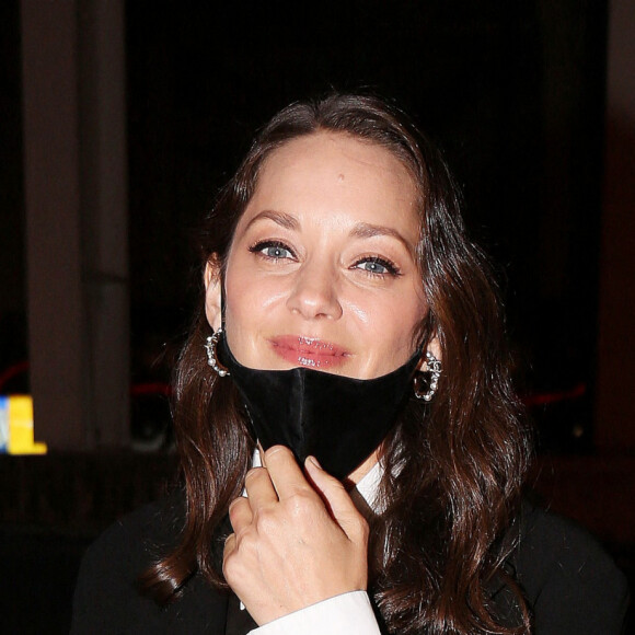 Exclusif - Marion Cotillard quitte la première du film "Bigger than Us" au Pathé Opéra à Paris le 21 septembre 2021. © Panoramic/Bestimage 