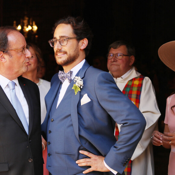 Emilie Broussouloux et Thomas Hollande sont parents pour la deuxième fois d'un petit garçon prénommé Noé - François Hollande - Mariage de Thomas Hollande et de la journaliste Emilie Broussouloux à la mairie à Meyssac en Corrèze près de Brive, ville d'Emiie. Le 8 Septembre 2018. © Patrick Bernard-Guillaume Collet / Bestimage