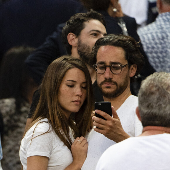 Naissance - Emilie Broussouloux et Thomas Hollande sont parents pour la deuxième fois d'un petit garçon prénommé Noé - Thomas Hollande et sa compagne Emilie Broussouloux - People lors de la finale du Top 14 français entre Montpellier et Castres au Stade de France à Paris, le 2 juin 2018. © Pierre Perusseau/Bestimage 