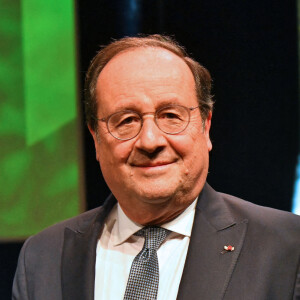 François Hollande, l'ancien président de la République Française, a participé à une conférence sur le thème du changement urbain par l'immobilier, durant le MIPIM au Palais des Festivals à Cannes, France, le 15 février 2022. © Bruno Bebert/Bestimage 