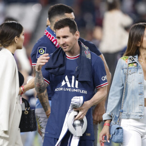 Lionel Messi (PSG) et sa femme Antonella Roccuzzo - Football : Match Ligue 1 Uber Eats PSG Vs Metz (5-0) au parc des princes à Paris le 21 mai 2022. © Michael Baucher/Panoramic/Bestimage