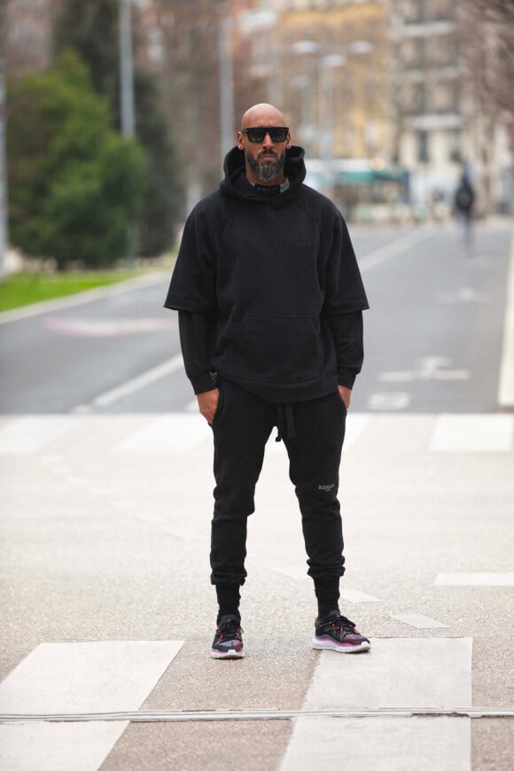 L'ancien footballeur international français, Nicolas Anelka collabore avec la marque de vêtements Biskuit Paris pour lancer la collection capsule "No Limit Anelka x Biscuit", disponible sur le site de casualwear. Le 14 février 2022. 
