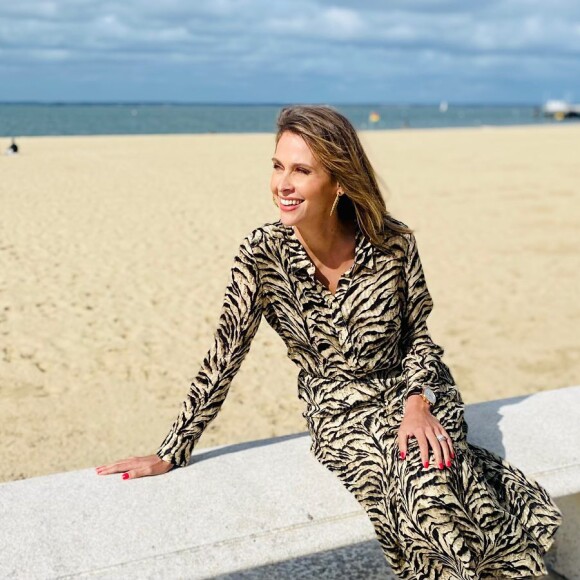 Ophélie Meunier radieuse à la plage