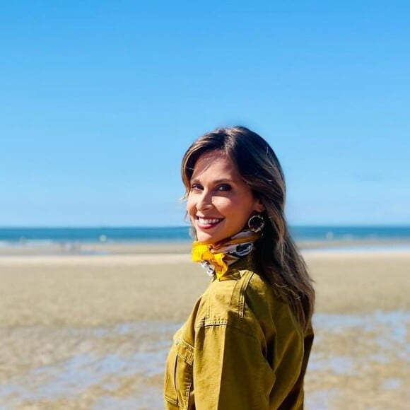 Ophélie Meunier radieuse lors d'un tournage de "Zone interdite"