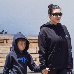 Exclusif - Kourtney Kardashian et son fils Reign Aston Disick vont chercher des plats italien à emporter à Calabasas, Los Angeles, Californie, Etats-Unis