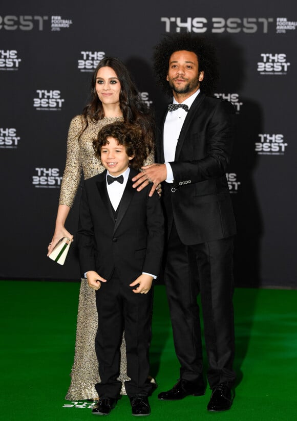 Marcelo Vieira, sa femme Clarice Alves et leur fils Enzo au photocall des FIFA Football Awards à Zurich le 9 janvier 2017.